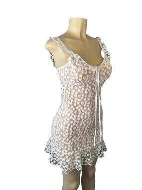 NWT Women S Haute Rogue Urban Outfitters White Lace Overlay Floral Mini Dress